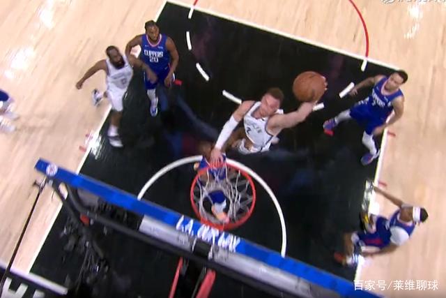 包含焦点大战：高尔夫上演巅峰碰撞的词条