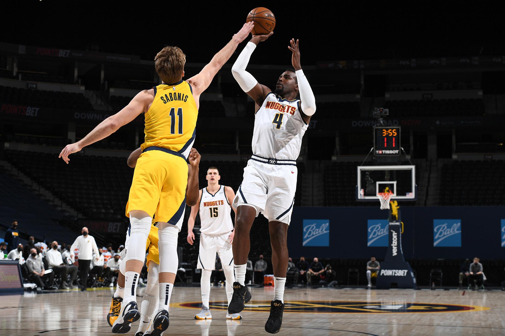 步行者横扫天津队,约基奇统治全场 步行者横扫天津队,约基奇统治全场